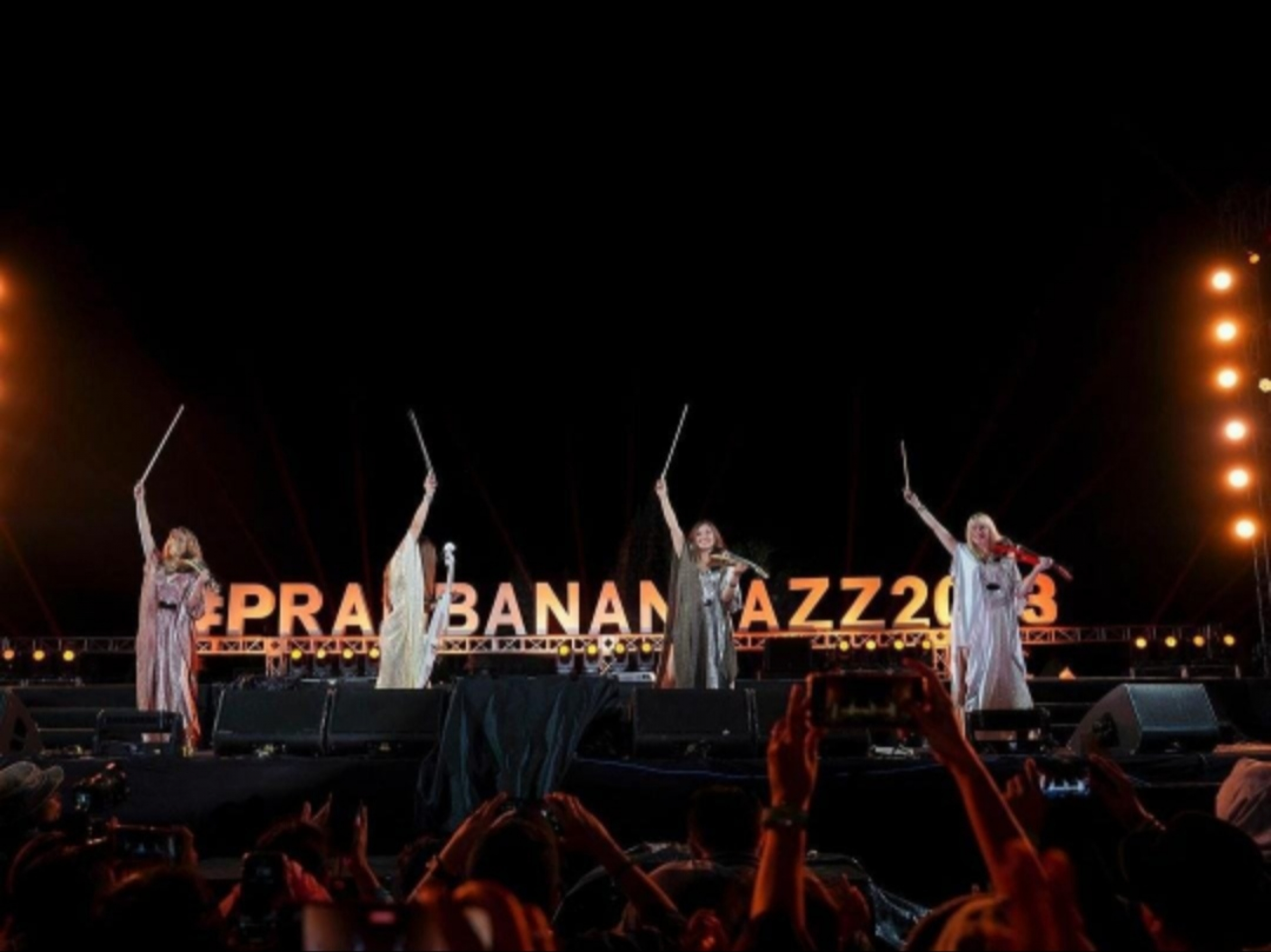 BOND HEADLINE AT THE PRAMBANAN JAZZ FESTIVAL, INDONESIA